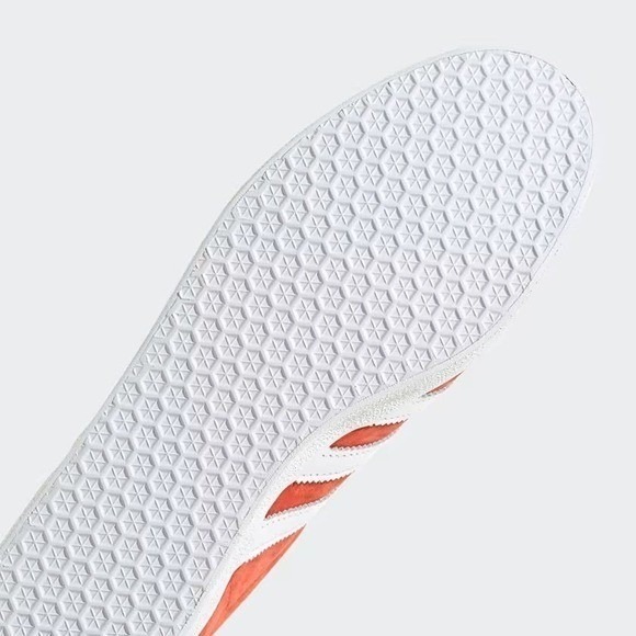 Athletic_Shoes